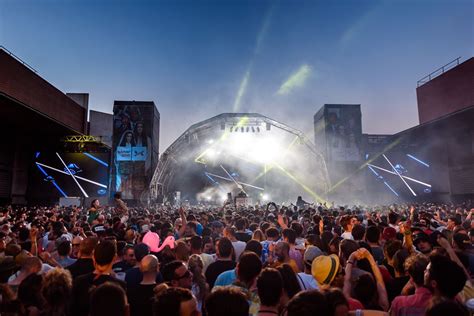 Der Cielo-Sonne Musikfestival – Ein Spanischer Feuersturm der Emotionen!